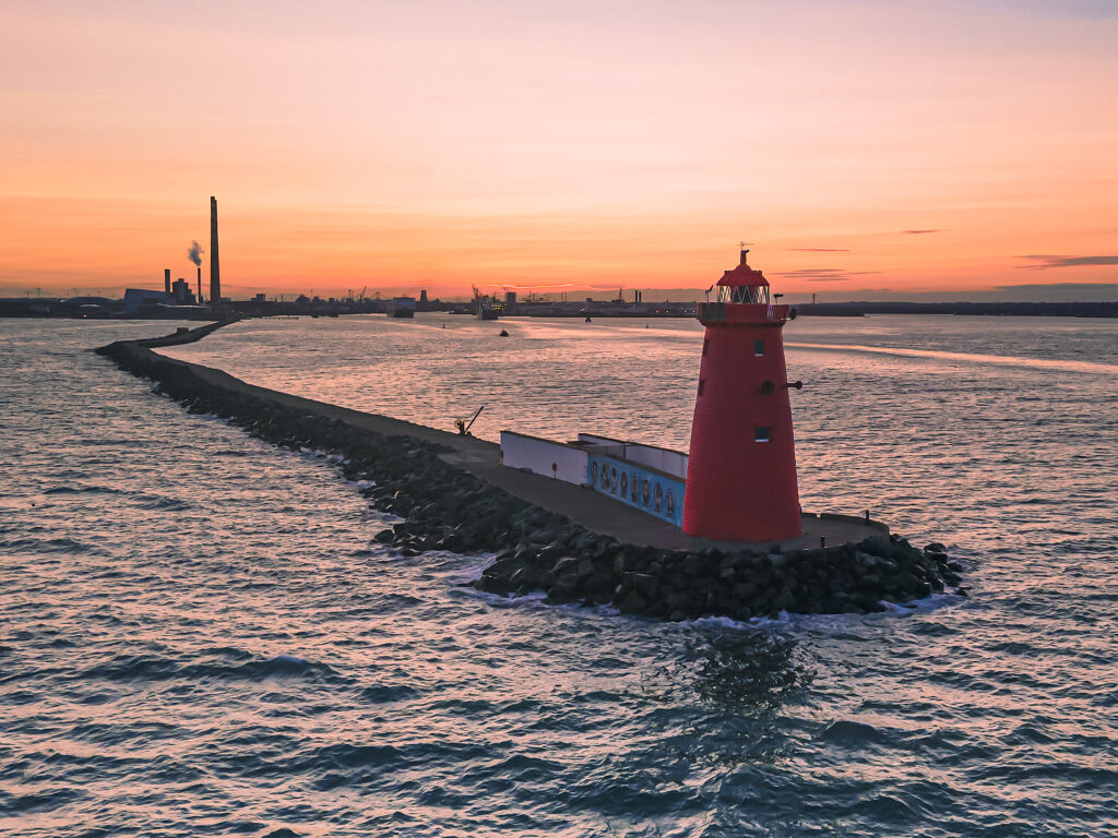 Walks in Dublin Poolbeg Lighthouse