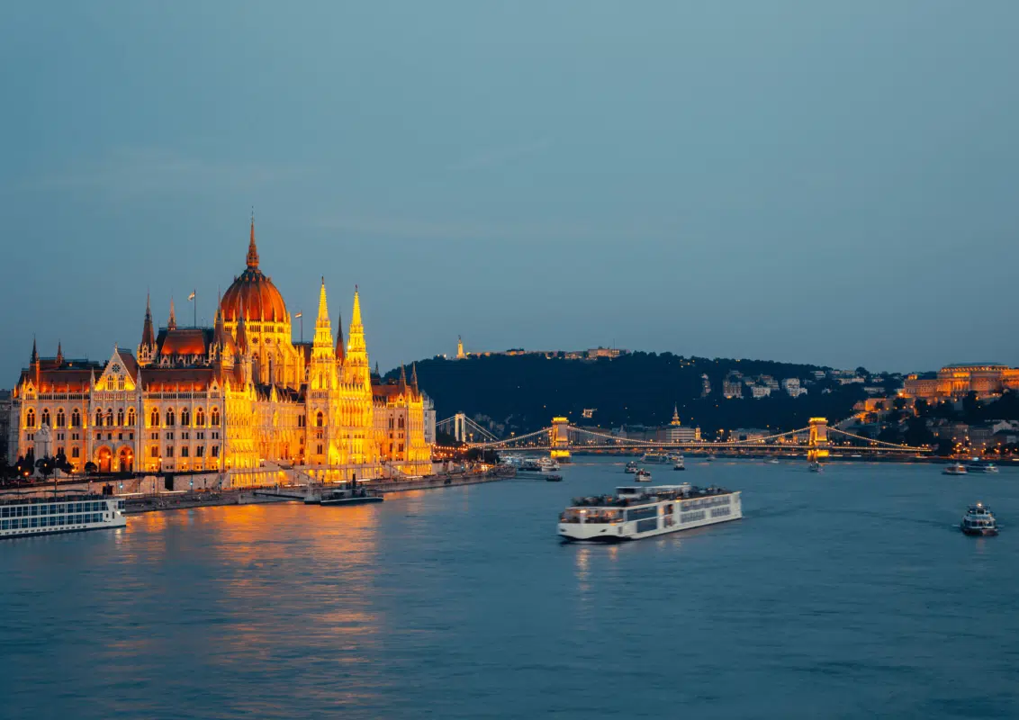 budapest travel by boat