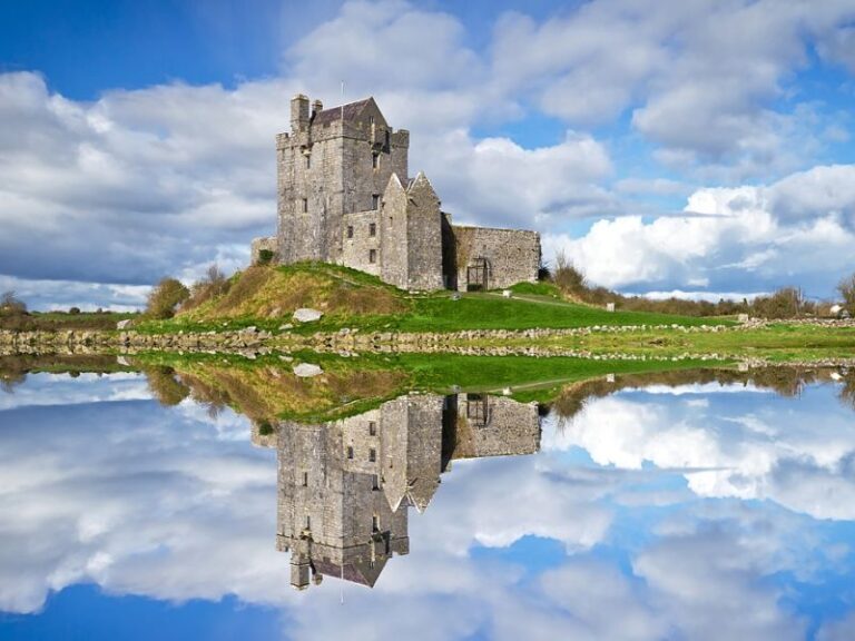 Ireland 7 Day Itinerary full of Iconic Cliffs, National Parks & Scenic Islands