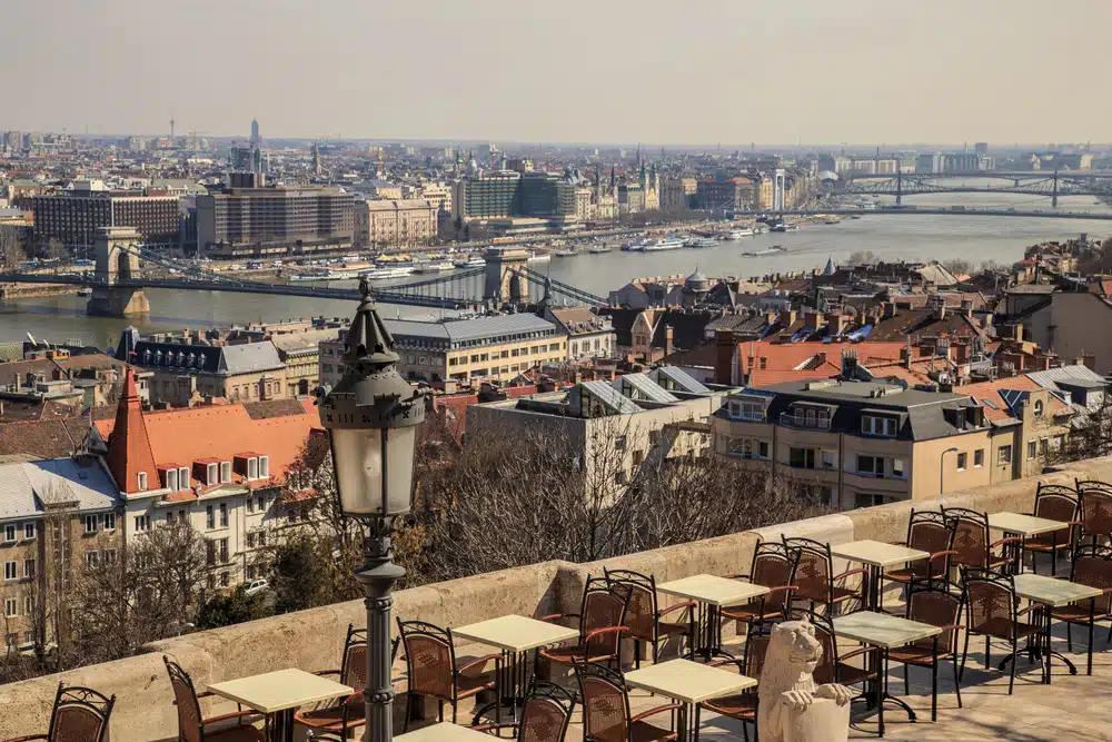 how to visit budapest cheap