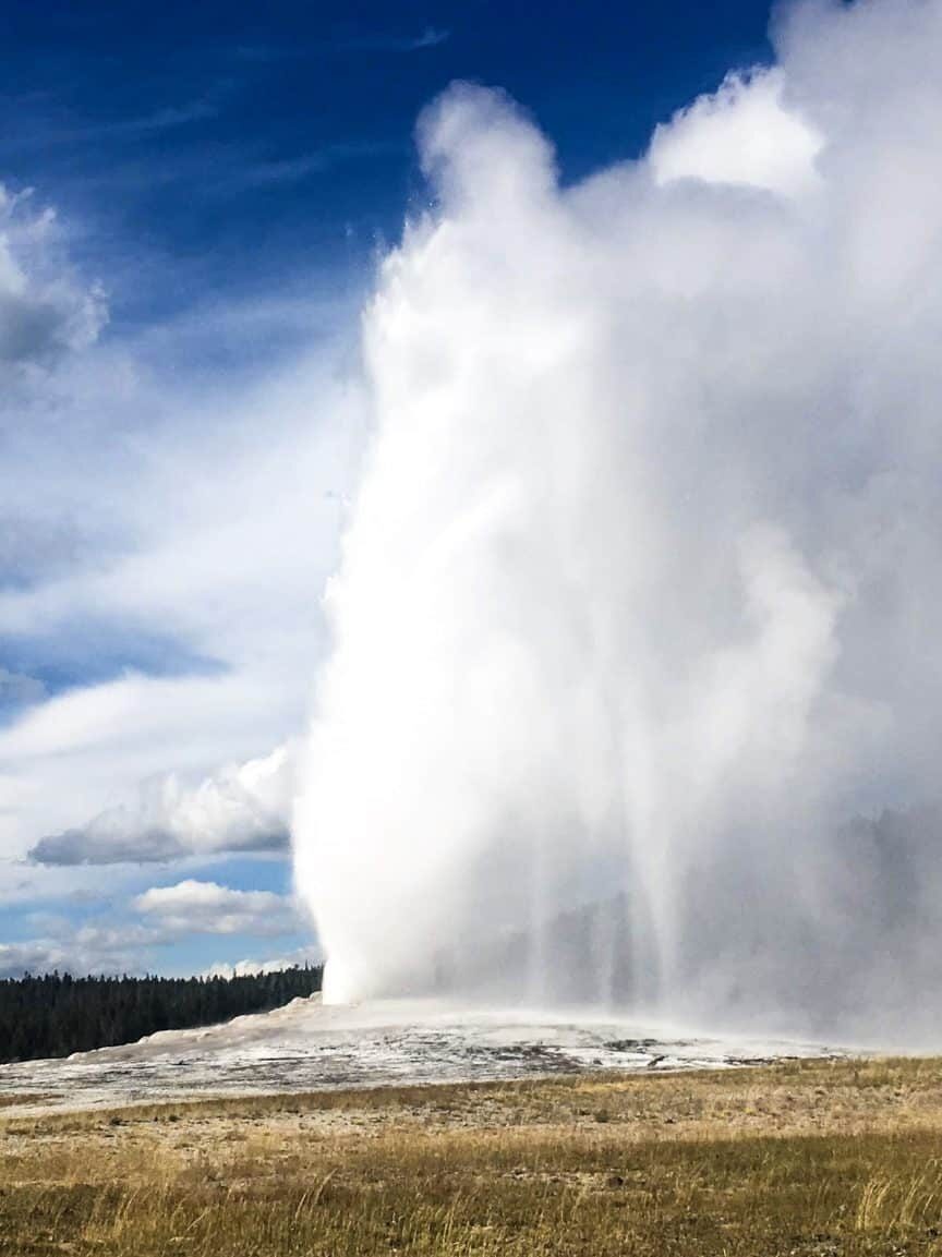 Old Faithful Yellowstone new york to los angeles road trip